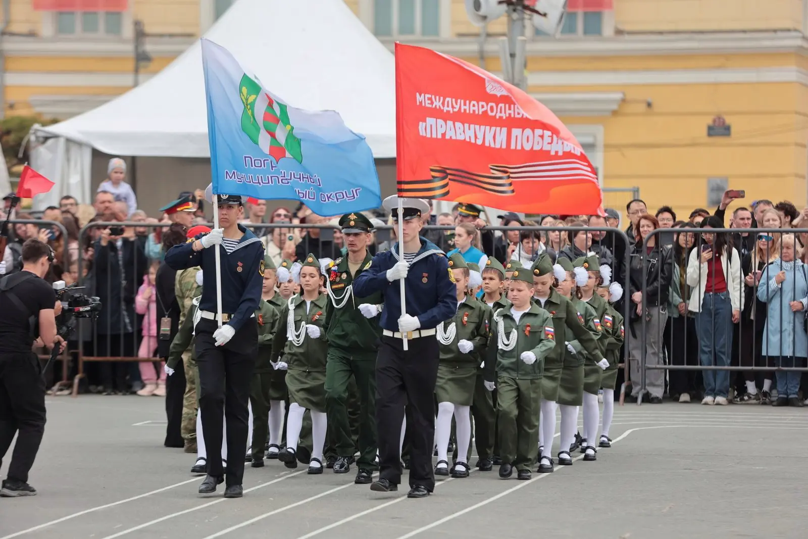 Олег Кожемяко и будущие патриоты Приморья объединились на параде-0